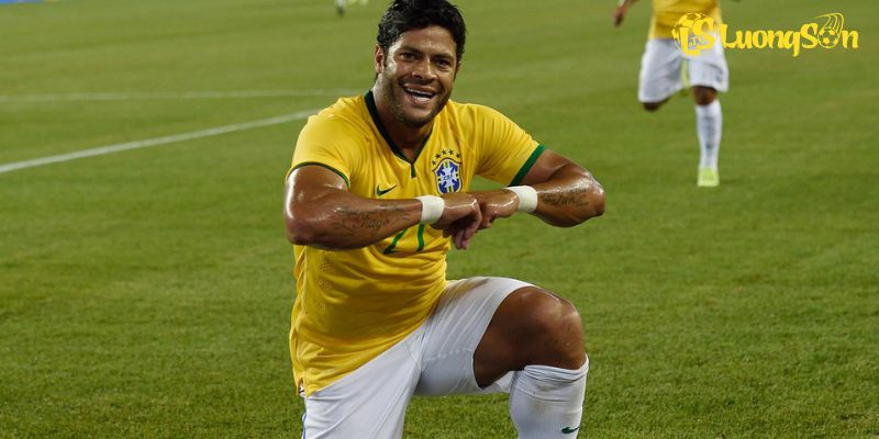 Hulk chạm mốc với 500 bàn thắng ở tuổi 39